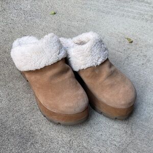 Steve Madden Tan Faux-Suede Clogs with Cream Fur